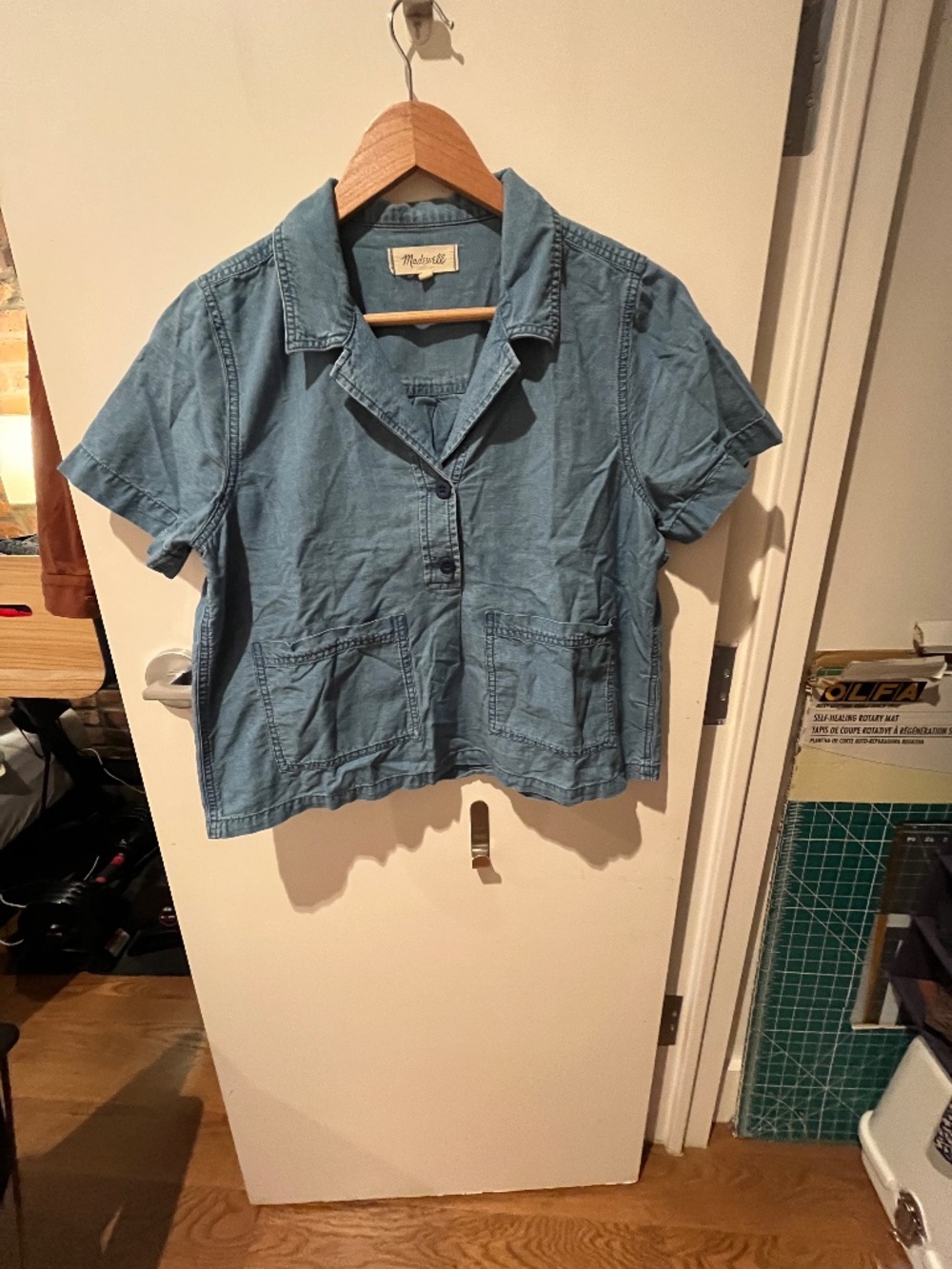 Madewell top blouse apron, patch pockets blue woven lightweight boxy 100% cotton
